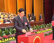市政协主席在投票